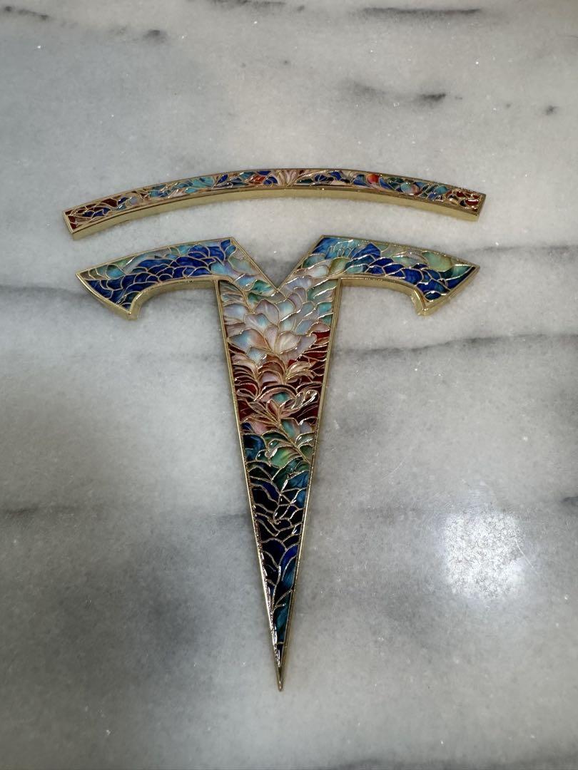 Tesla モデル3/Y 専用 エナメル調 フロントエンブレムカバー（貼付け式）