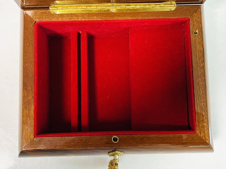 当季大流行 木製象嵌細工 】イタリア製 美品 【 Demain 宝石箱 オルゴール付 小物入れ 当季大流行 木製象嵌細工 】イタリア製 美品 【 Demain 宝石箱 オルゴール付 小物入れ