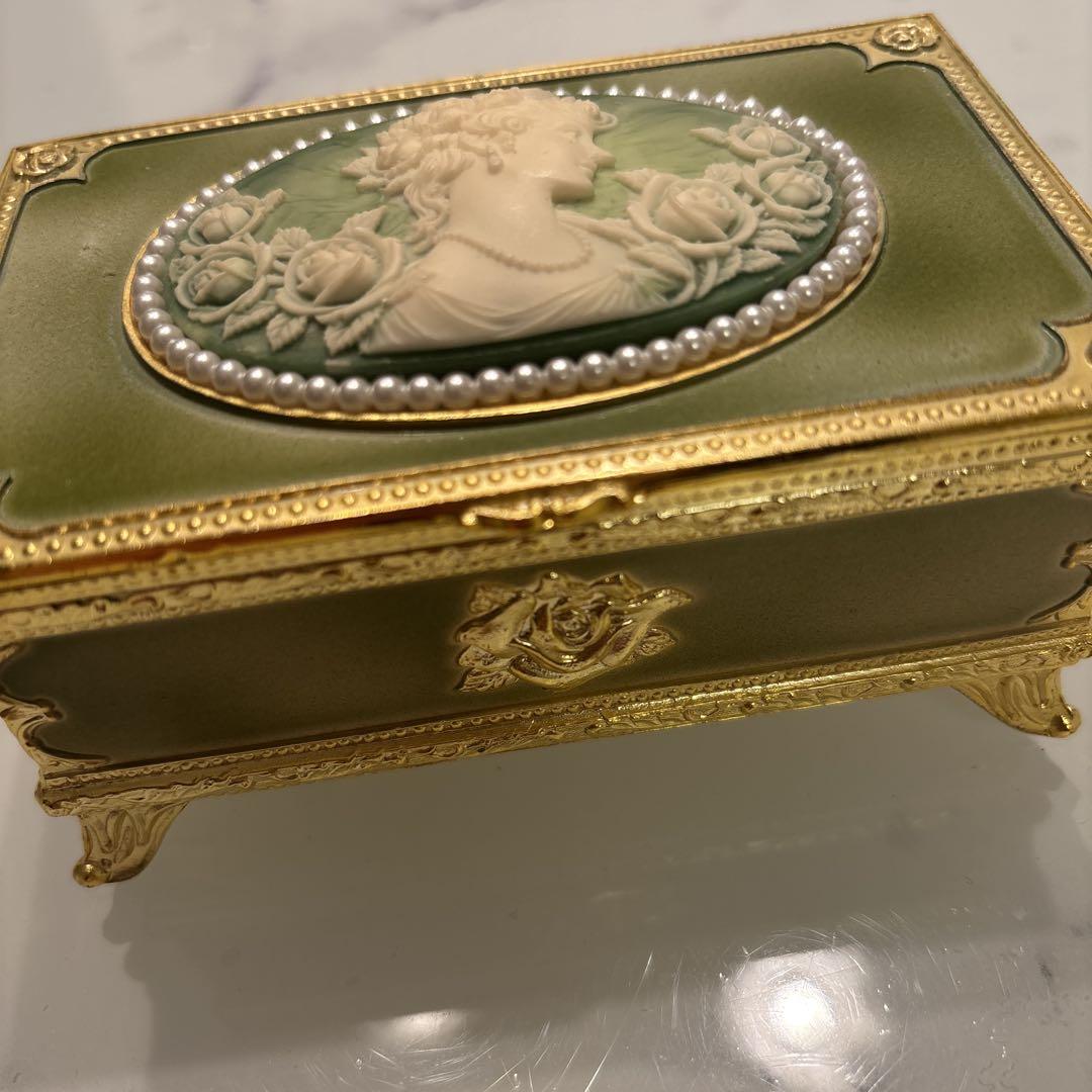オルゴール堂 宝石箱オルゴール カノン（蝶々が羽ばたきま