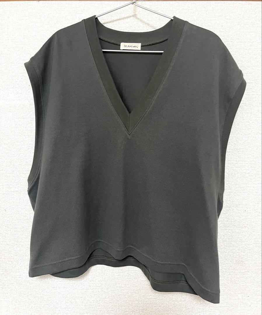 ソラモナ　カーキVネック ベスト 5,984円