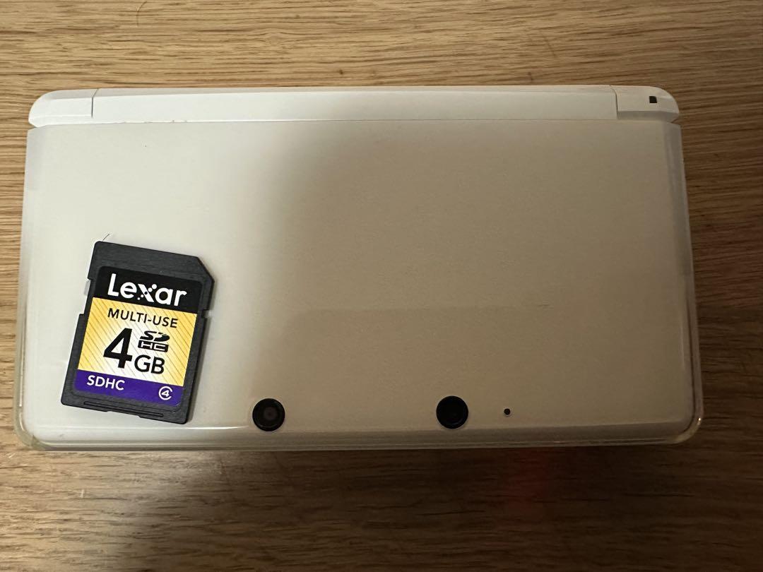 ニンテンドー3DS本体 + Lexar 4GB SDHC 5,040円