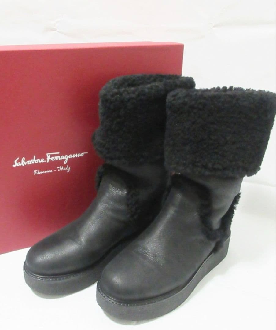 Salvatore Ferragamo ブラックムートンブーツ　 美品