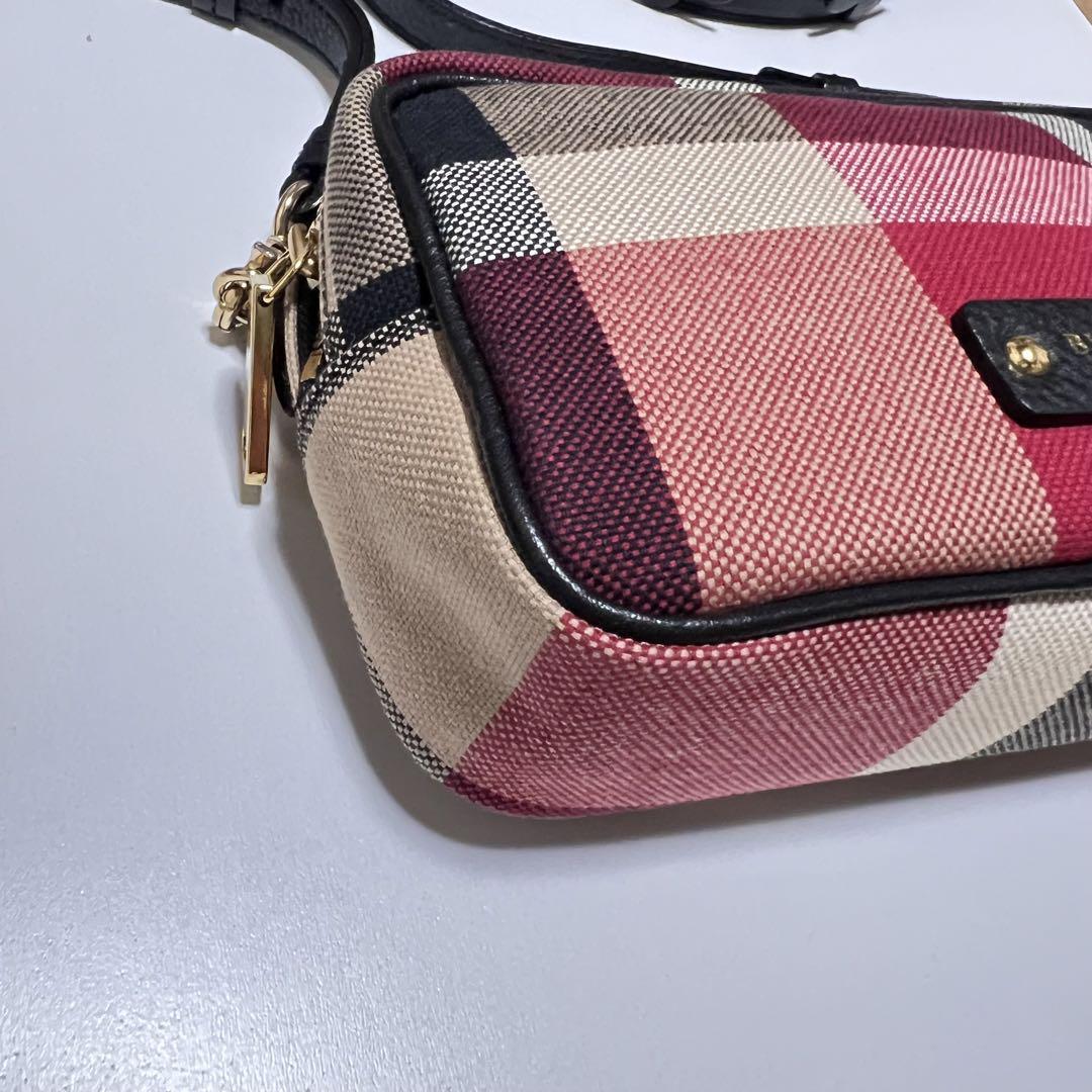 ブルーレーベルクレストブリッジ レッド フラワーモチーフ ショルダーバッグ ブルーレーベルクレストブリッジ レッド フラワーモチーフ