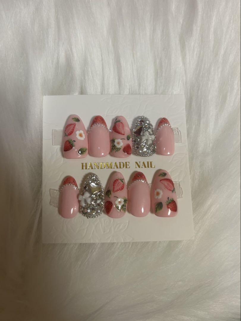 ストロベリーデザイン ネイルチップ ハンドメイド ネイルチップ ストロベリー デザイン - メルカリ
