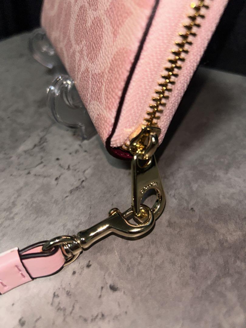 COACH ピンク ロングジップアラウンド・ピンクシグネチャー　『値下げ交渉可』