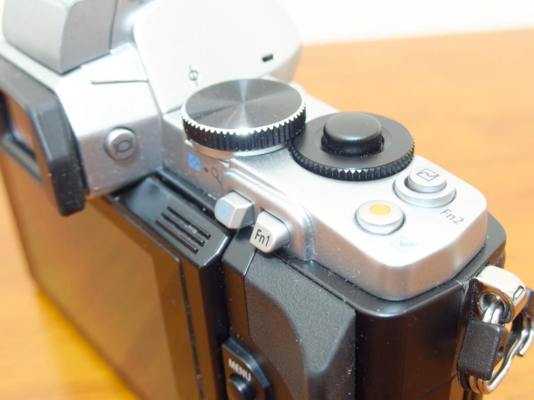 【美品】OLYMPUS OM-D E-M5 シルバー