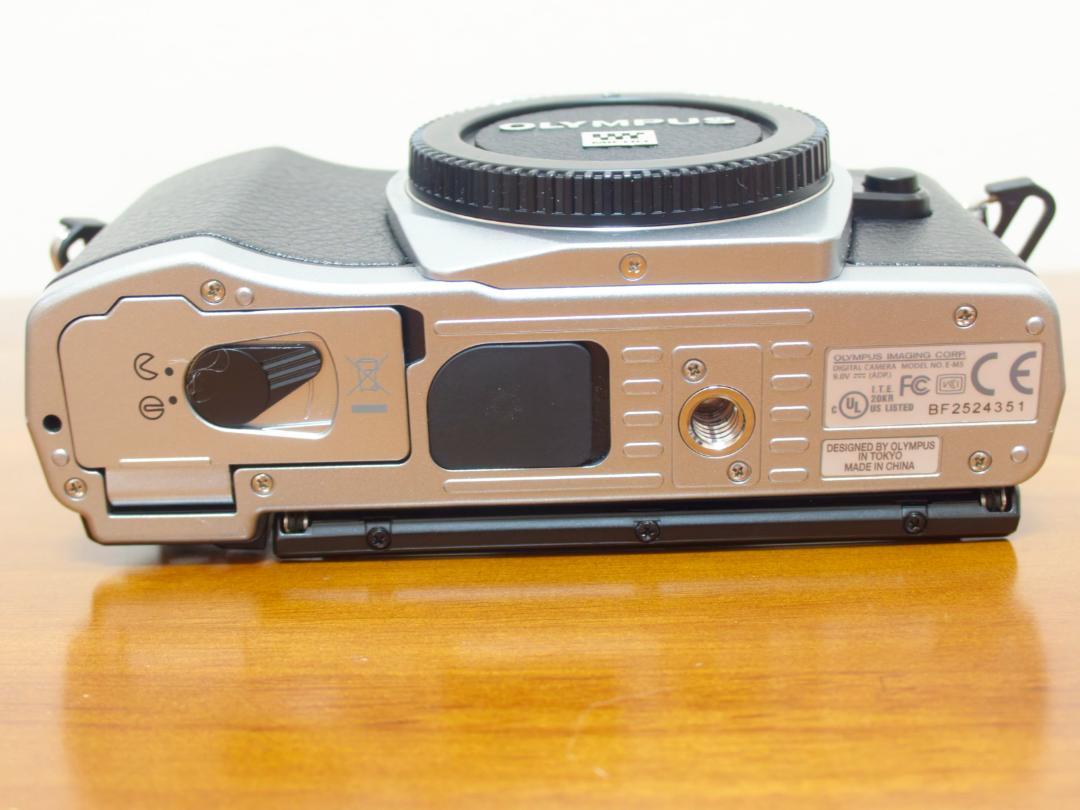 【美品】OLYMPUS OM-D E-M5 シルバー