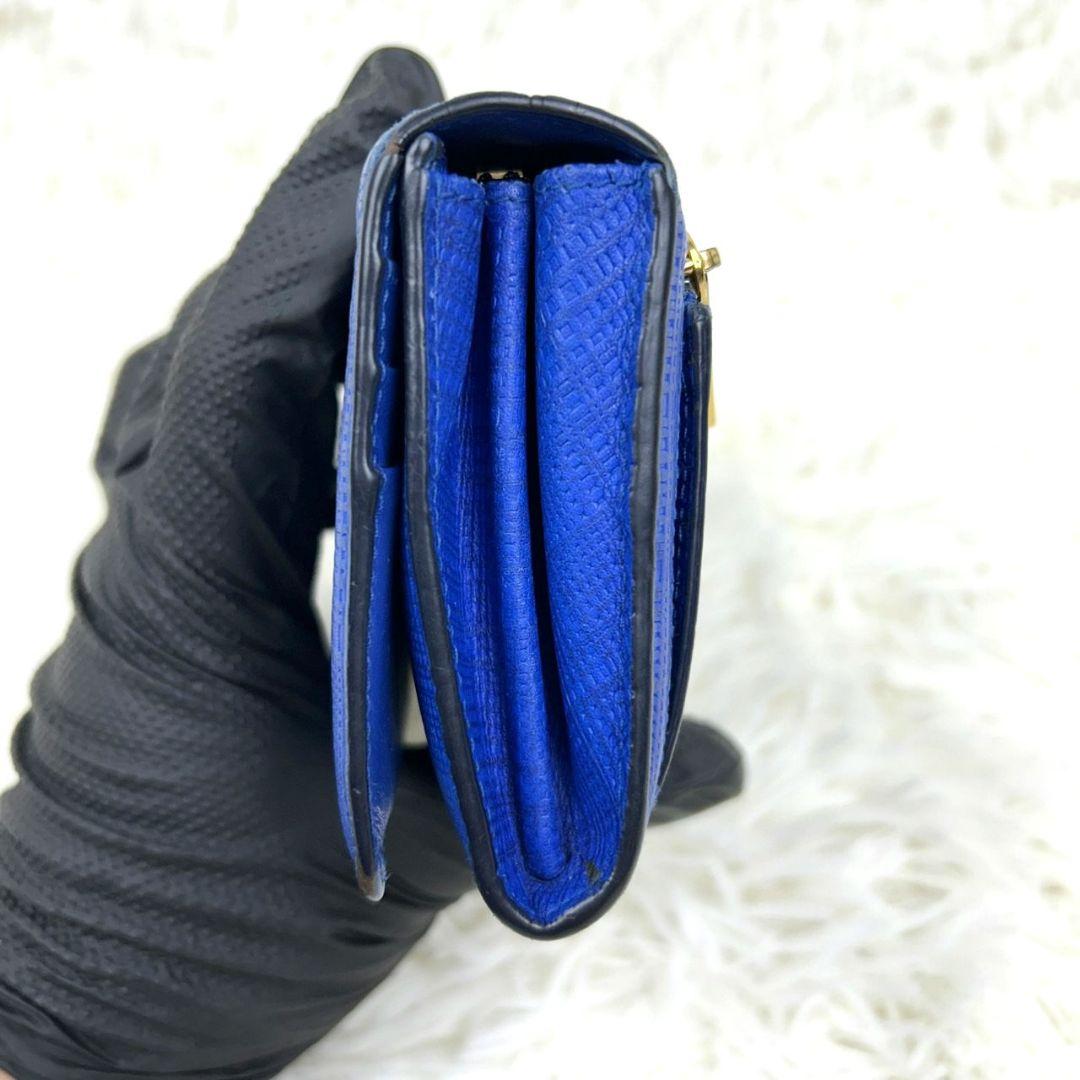 【2025年製 新品】 LOEWE 青 レザー 折り財布 ロゴ型押しデザイン 小物