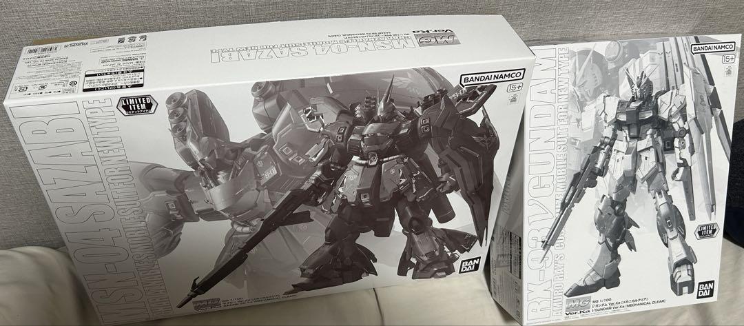 MG 1/100 νガンダム Ver.Ka [メカニカルクリア] サザビー