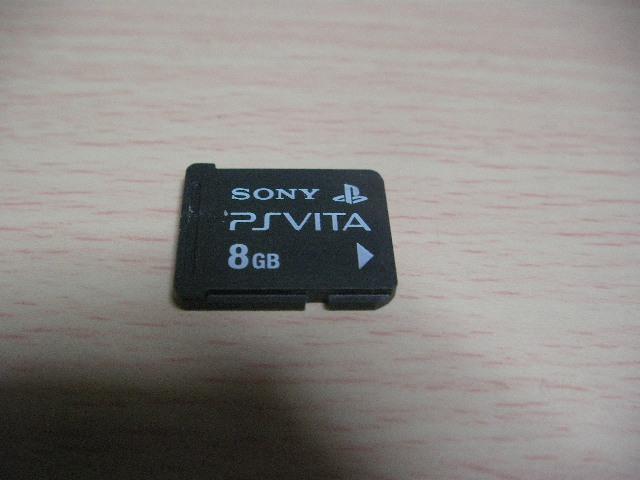 ● PS VITA PCH2000 本体＋充電器＋SDカード8GB