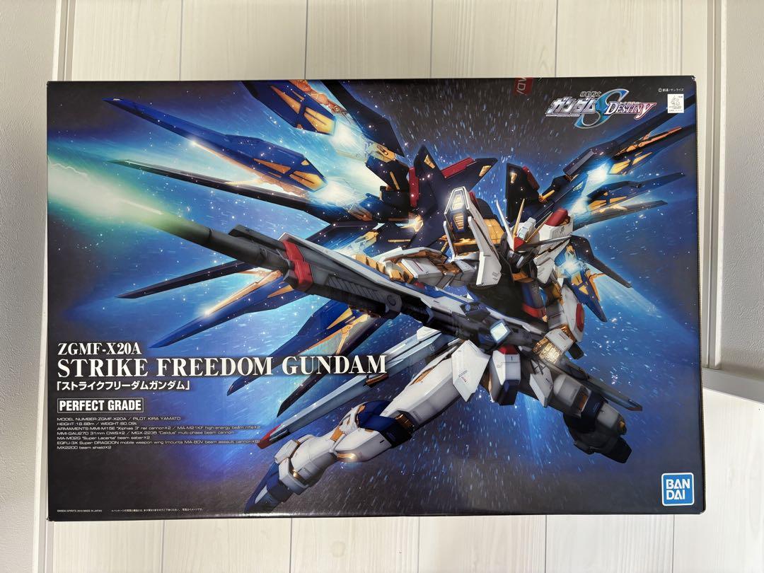バンダイ ストライクフリーダムガンダム ZGFM-X20A パーフェクトグレード