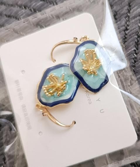 ハンドメイド 青と金のイヤーカフ