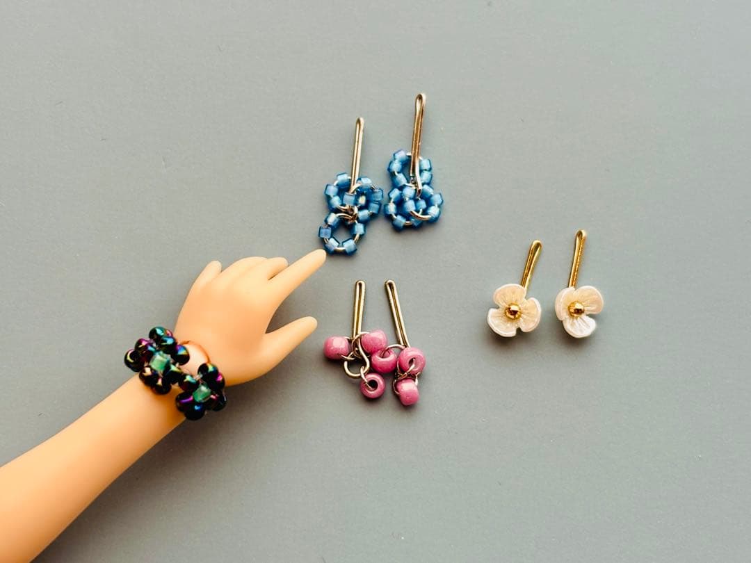 ピアス・ブレスレットセット23 ハンドメイド　22cmドール