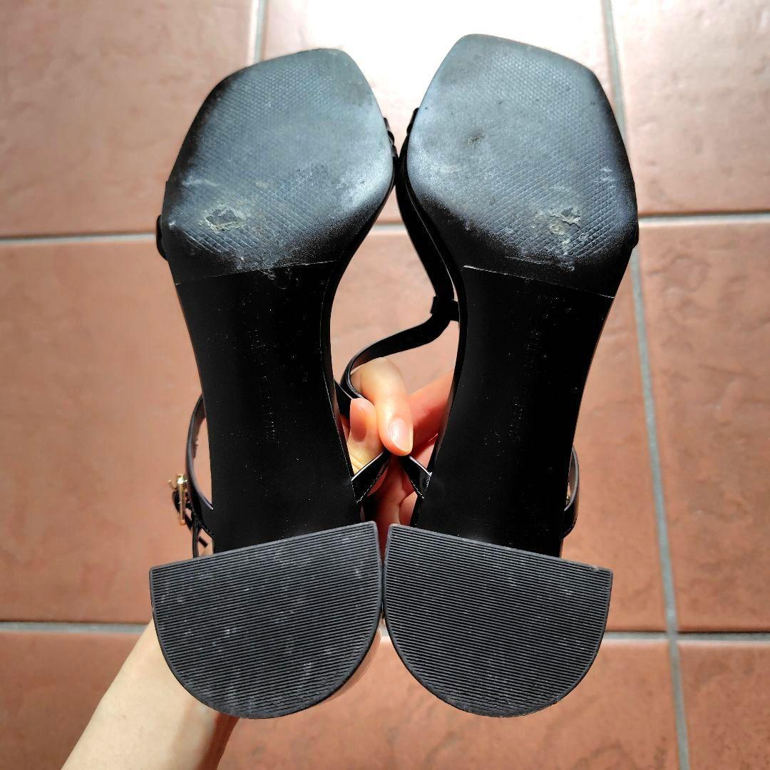 CHARLES & KEITH ブラックストラップサンダル