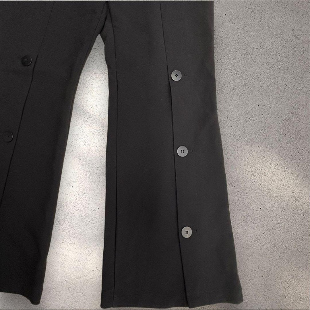 A132 Ray BEAMS フレア パンツ フロントボタン ブラック A132 Ray BEAMS フレア パンツ フロントボタン ブラック - メルカリ