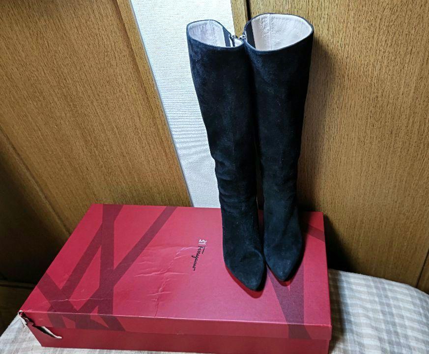 Salvatore Ferragamo　ヴァラ　ロングブーツ箱付き