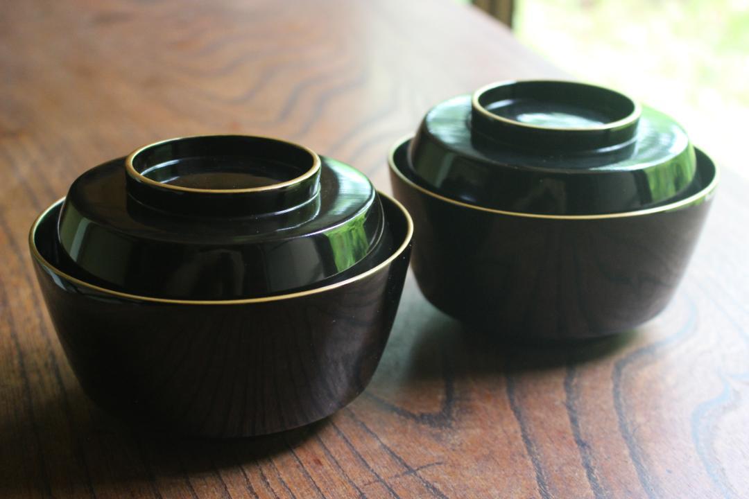 シンプルデザインに時代金縁黒漆の美しいお椀2点（検輪島塗蒔絵