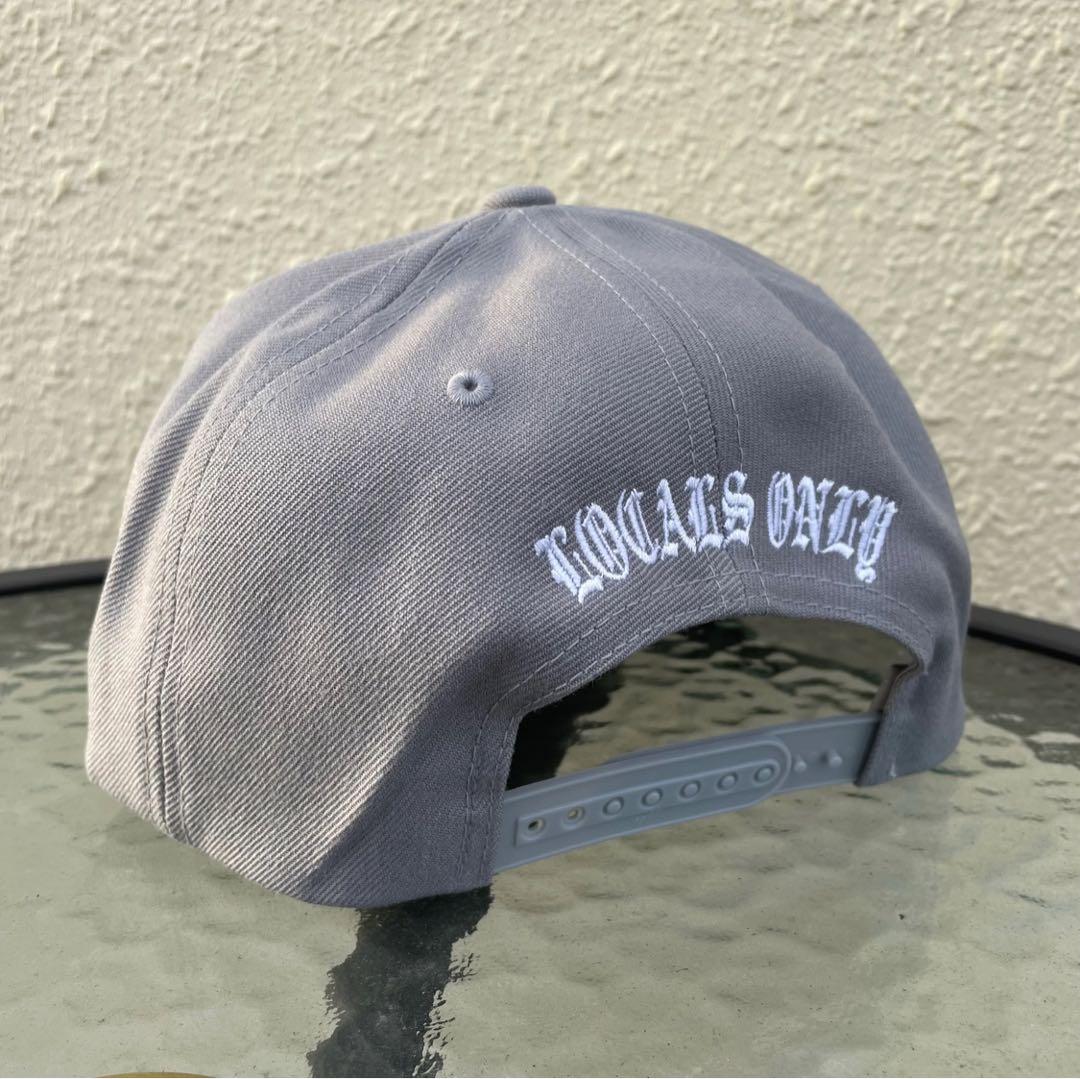 グレー ベースボールキャップ LOCALS ONLY