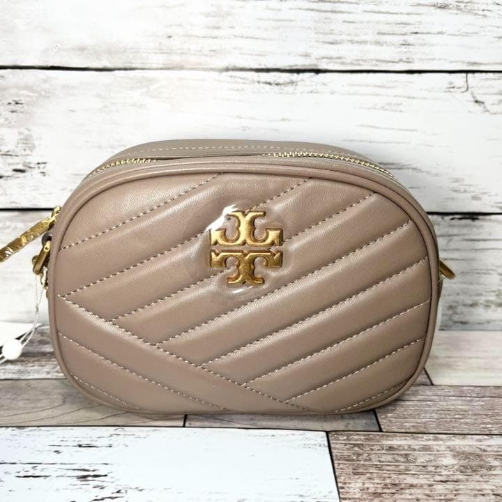 日本限定モデル】 【新品】TORYBURCH KIRA CHEVRON CLASSIC TAUPE