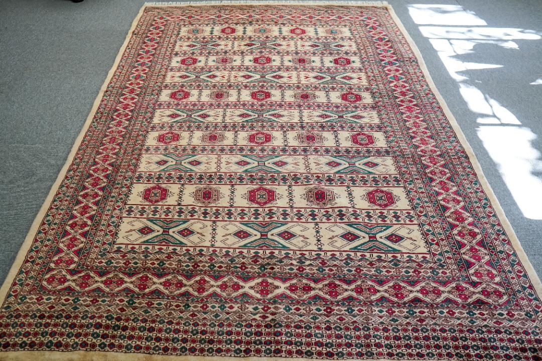 219×155cm.