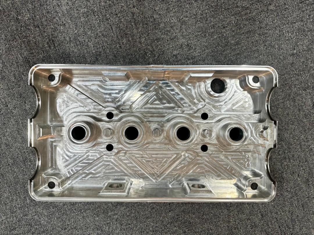 特価 Locash CNC Parts ビレット ヘッドカバー B型