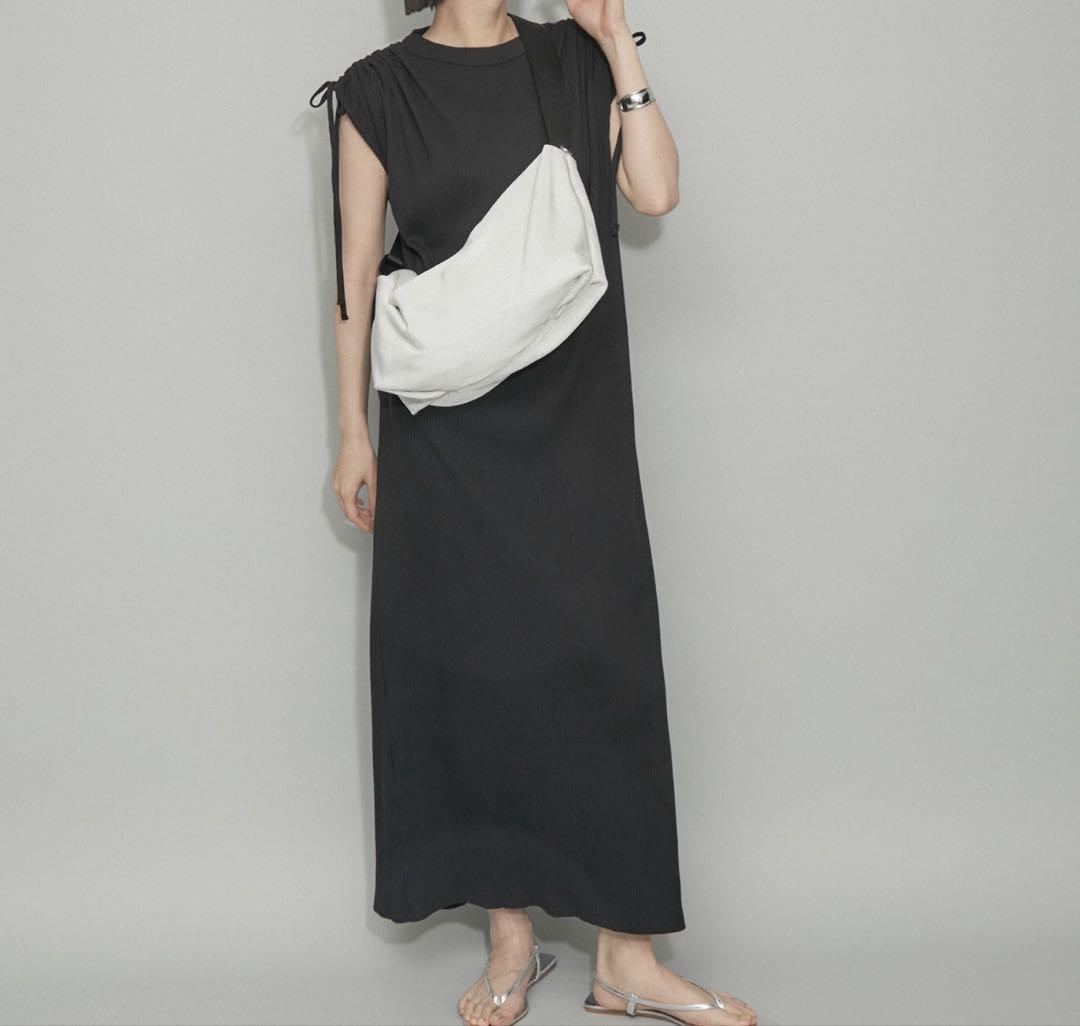 adam et rope ドロストショルダーカットワンピース