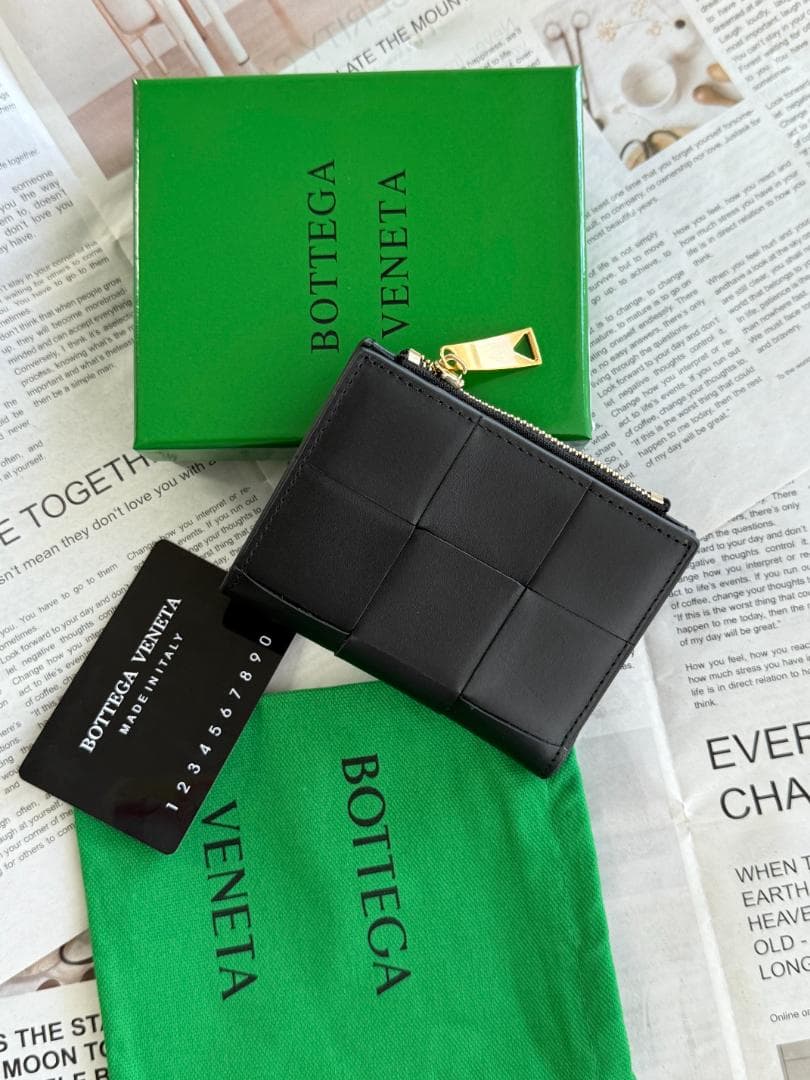 箱付き美品BOTTEGA VENETA マキシイントレ カセット 二つ折り財布