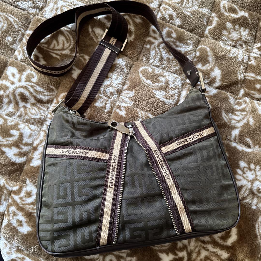 希少　GIVENCHY オリーブグリーン ショルダーバッグ