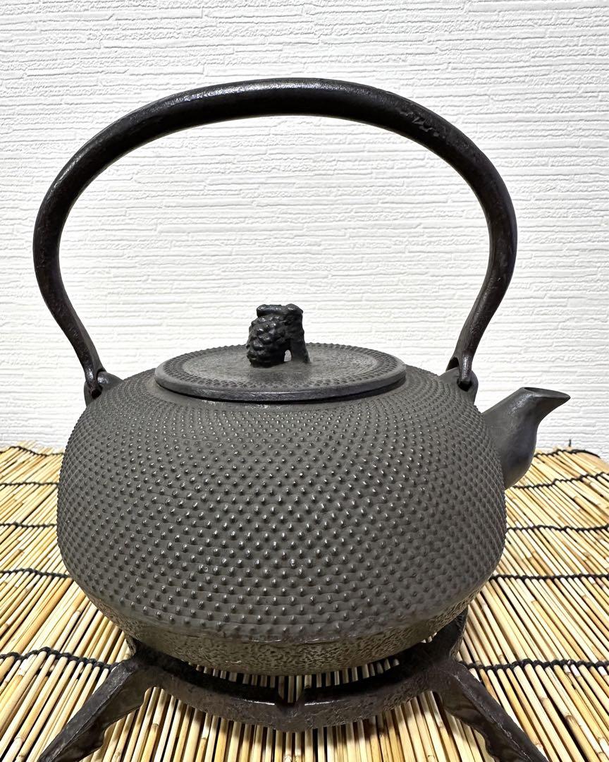 未使用品　南部秀山 佐藤秀次郎造　１２型アラレ　鉄瓶　南部鉄瓶　南部鉄器　鉄瓶