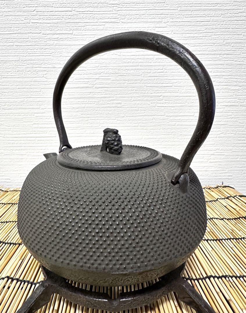 未使用品　南部秀山 佐藤秀次郎造　１２型アラレ　鉄瓶　南部鉄瓶　南部鉄器　鉄瓶