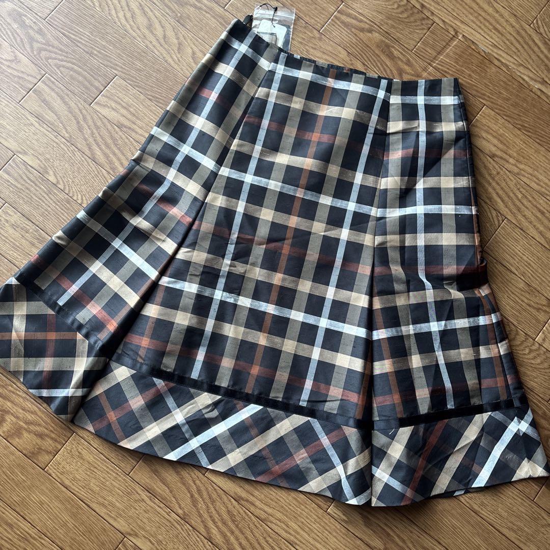 新品‼️DAKS フレアスカート