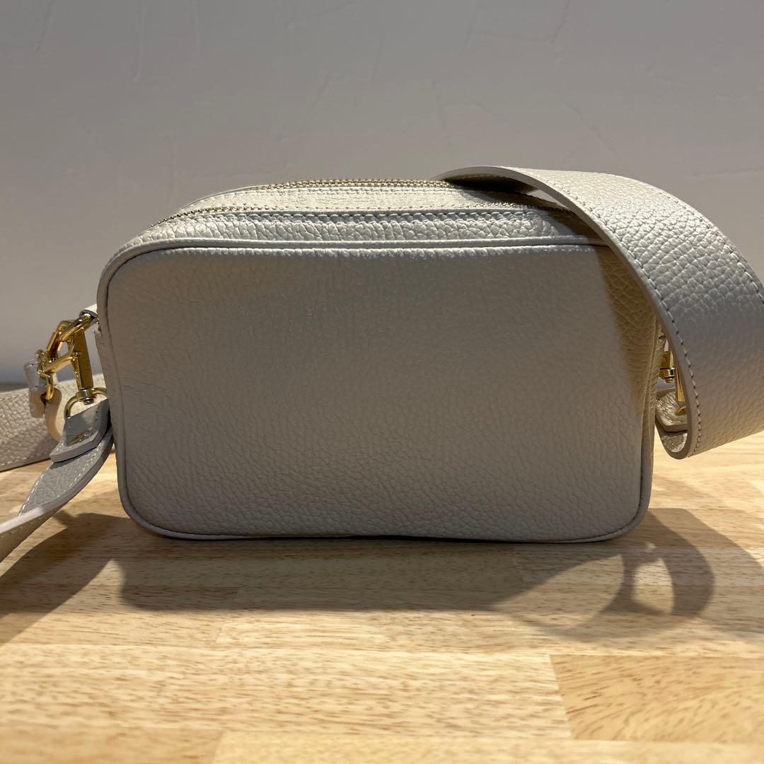 マルコビアンチーニ　ホワイト　型押しレザーショルダーバッグ