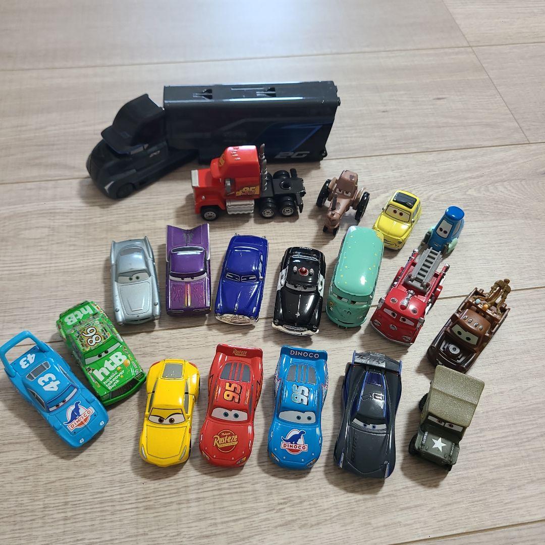 【廃盤あり】カーズ ミニカー セット 19台 トレーラー（マック）付き カーズ ミニカーセット 19台 トレーラー付き - メルカリ