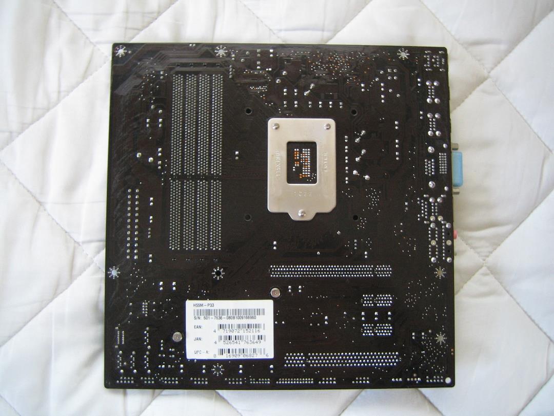 マザーボード、CPU、メモリのセットです。