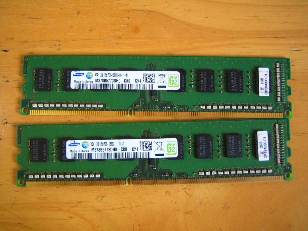 マザーボード、CPU、メモリのセットです。