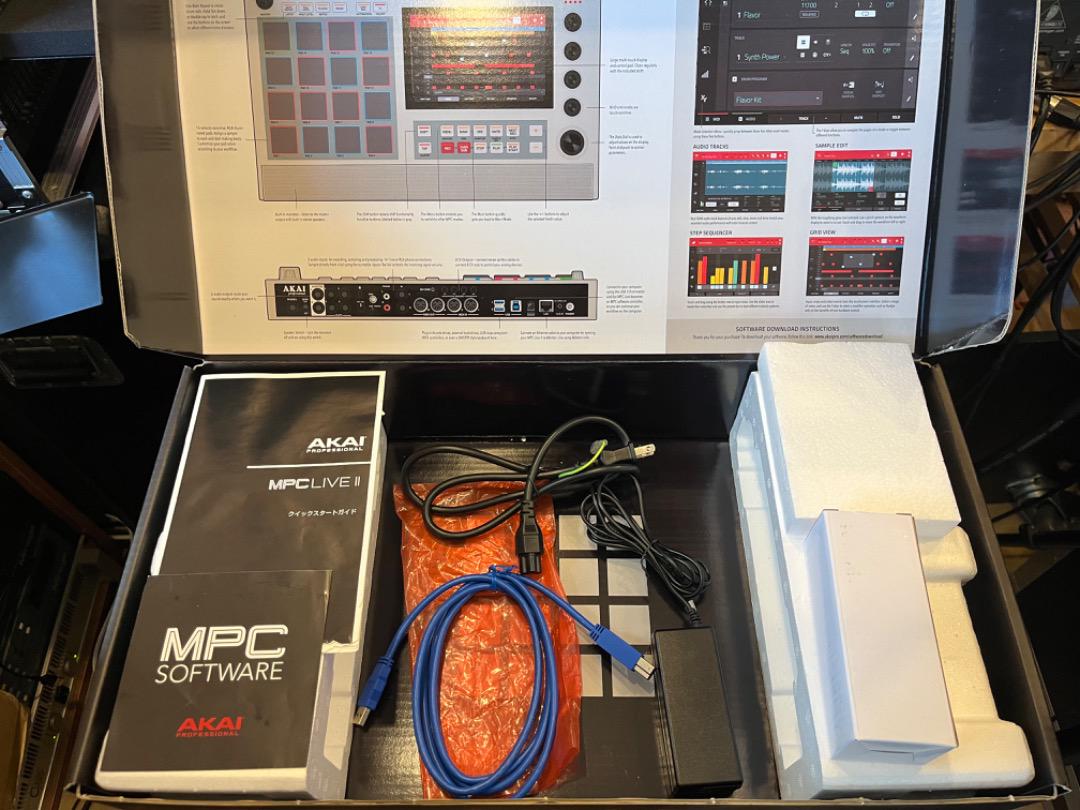 限定】AKAI MPC LIVE II Retro+デッキセーバー+SDカード by メルカリ 限定】AKAI MPC LIVE II Retro+デッキセーバー+SDカード by メルカリ