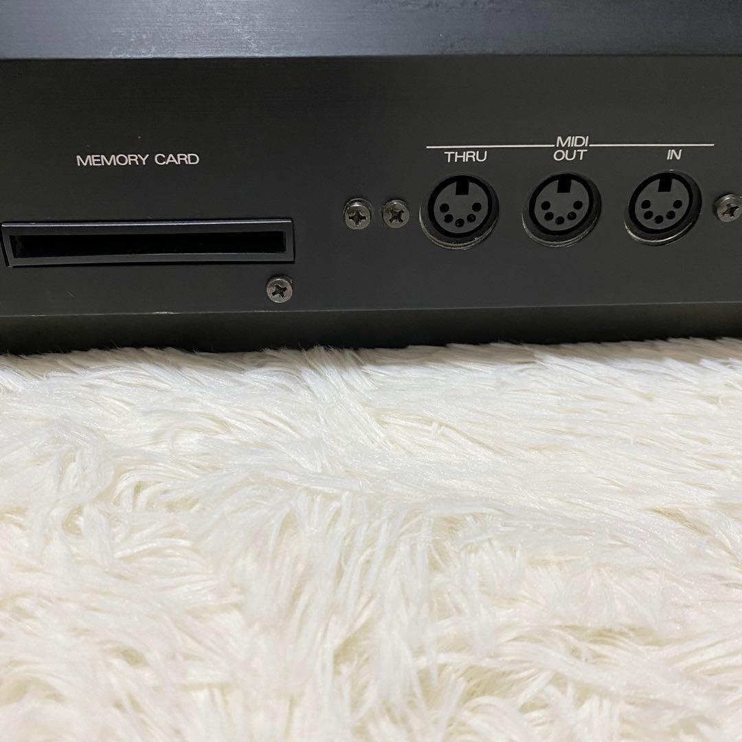 シンセサイザー