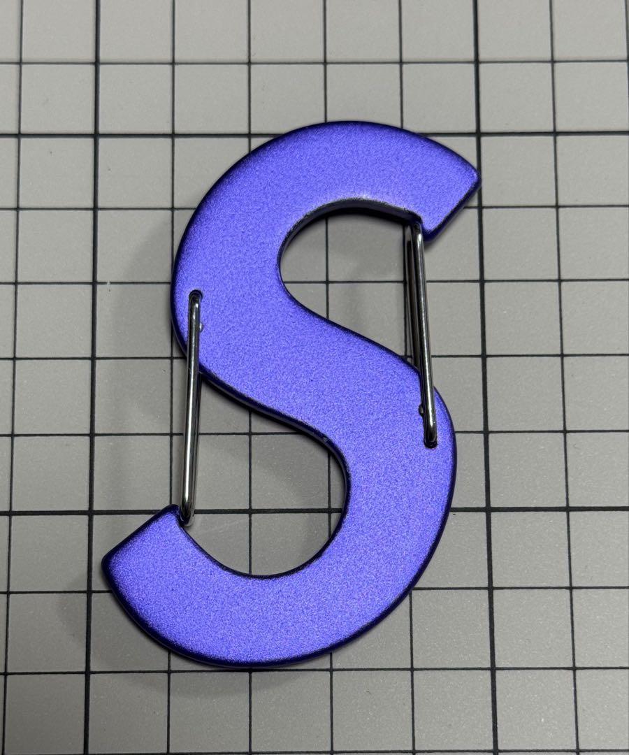 Supreme ナイトアイズ S ロゴ キーチェーン カラビナ パープル