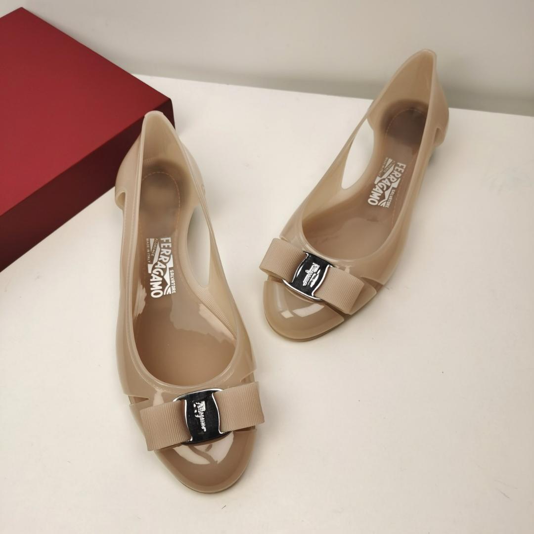 【特別送料無料！】 Ferragamo フェラガモ 果冻ジェリーシューズ ミルクティー 靴