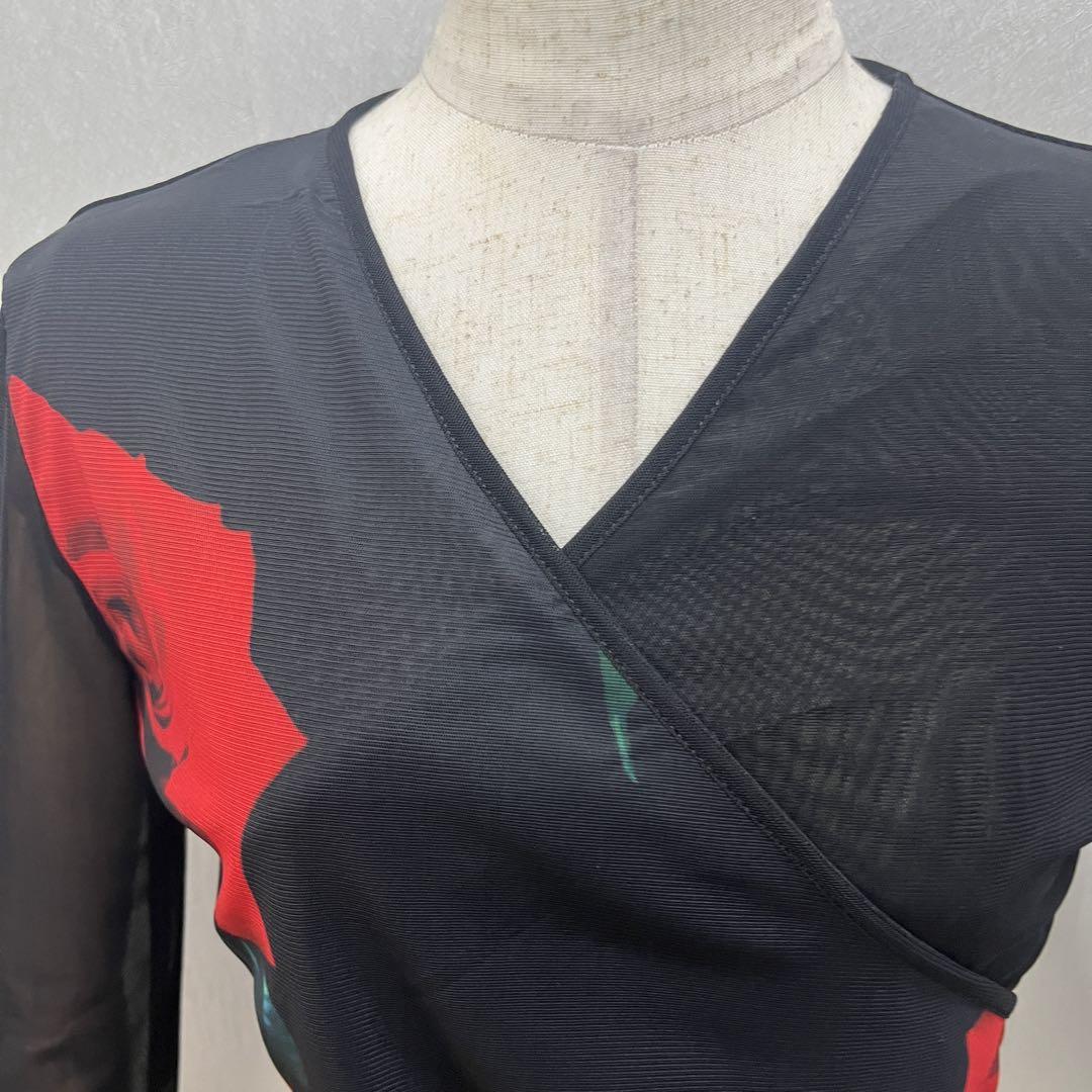 トップス 黒に赤バラ カシュクール サイズ L