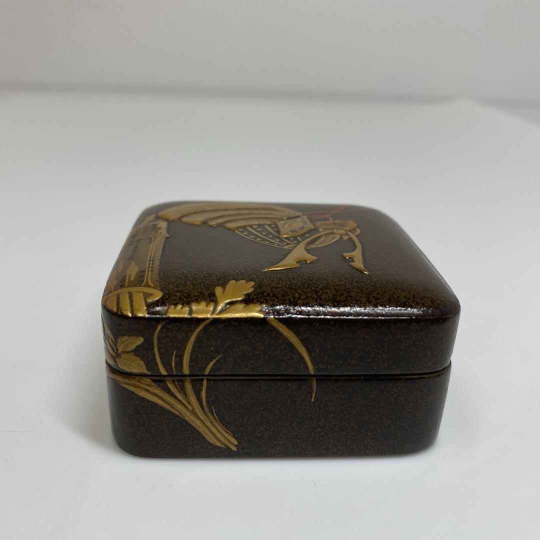 時代　かぶと蒔絵　香合　幅約5.8㎝　東さ6-1117☆2F