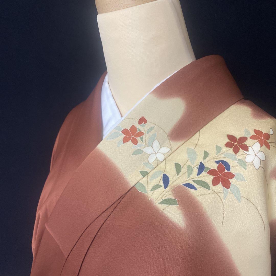 ぼかしの中に花々が美しく咲くしつけ糸付き着物　弥生07-18k