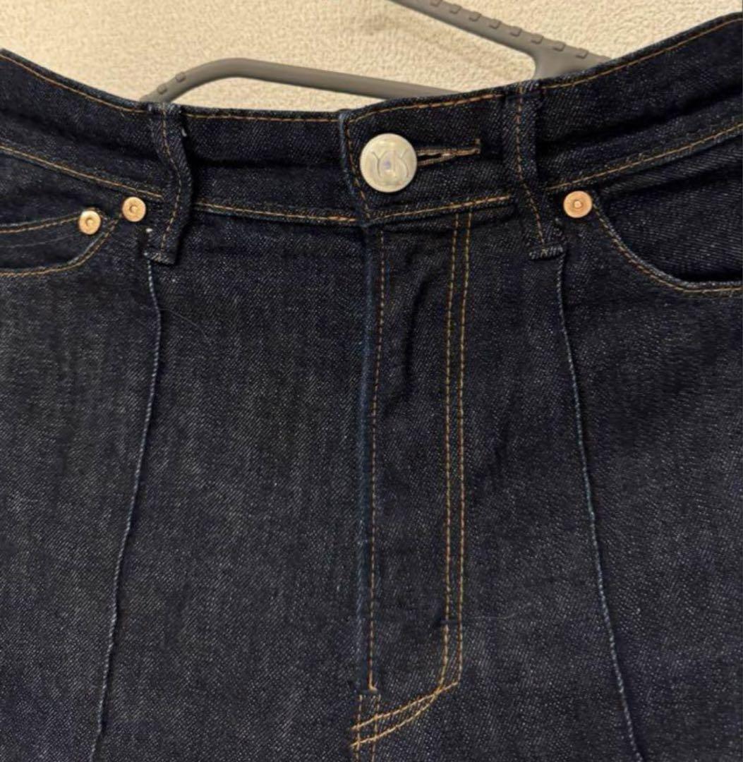Pintuck Straight