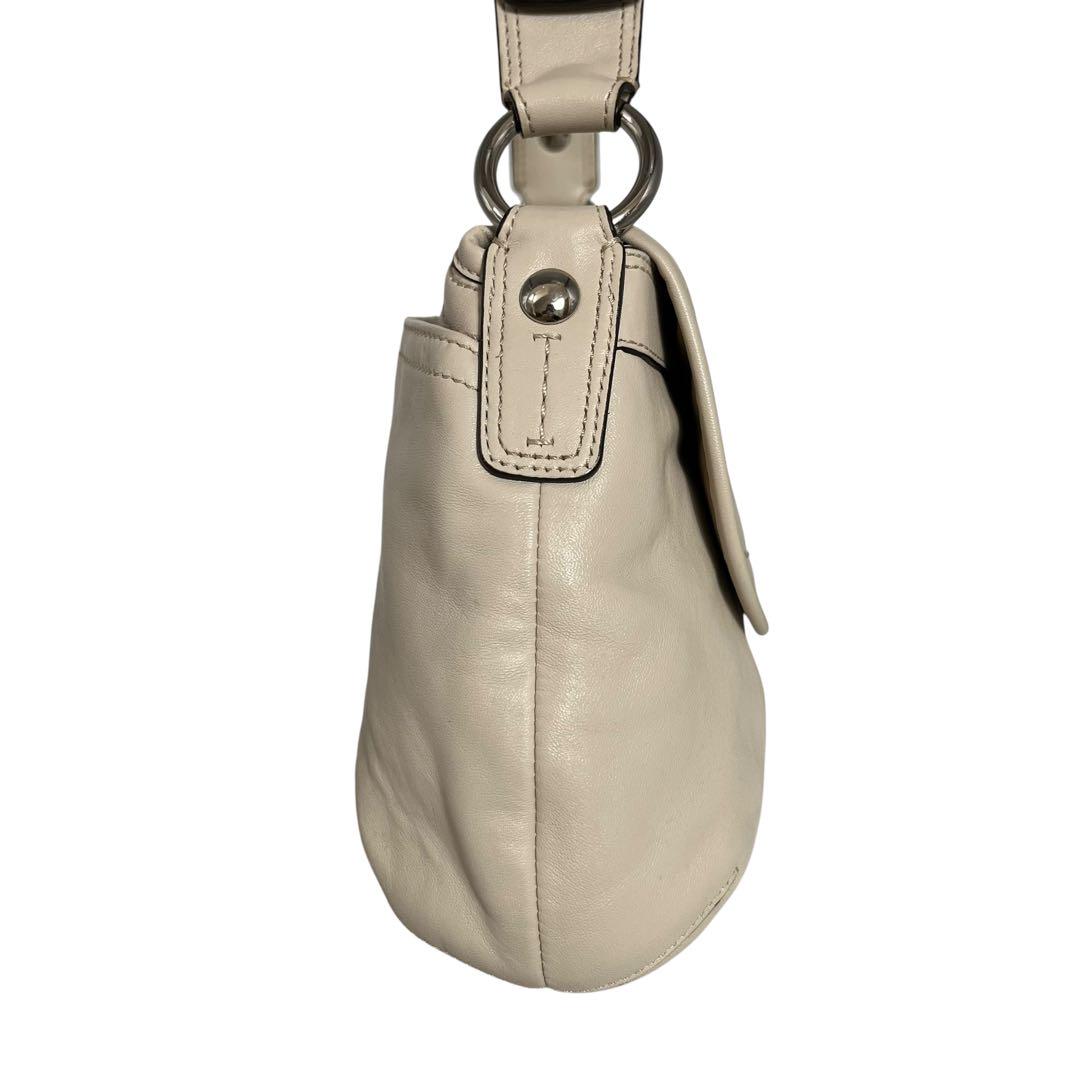 コーチCOACH クリーム色 レザー ショルダーバッグ美品 - メルカリ