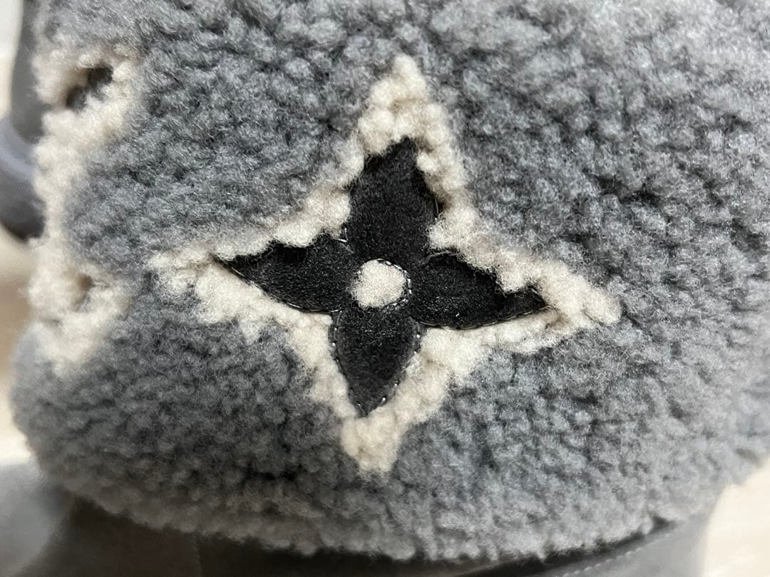 ルイヴィトン スノードロップ ライン ムートン ショートブーツ グレー 37 ルイヴィトン スノードロップ ライン ムートン ショートブーツ グレー 37