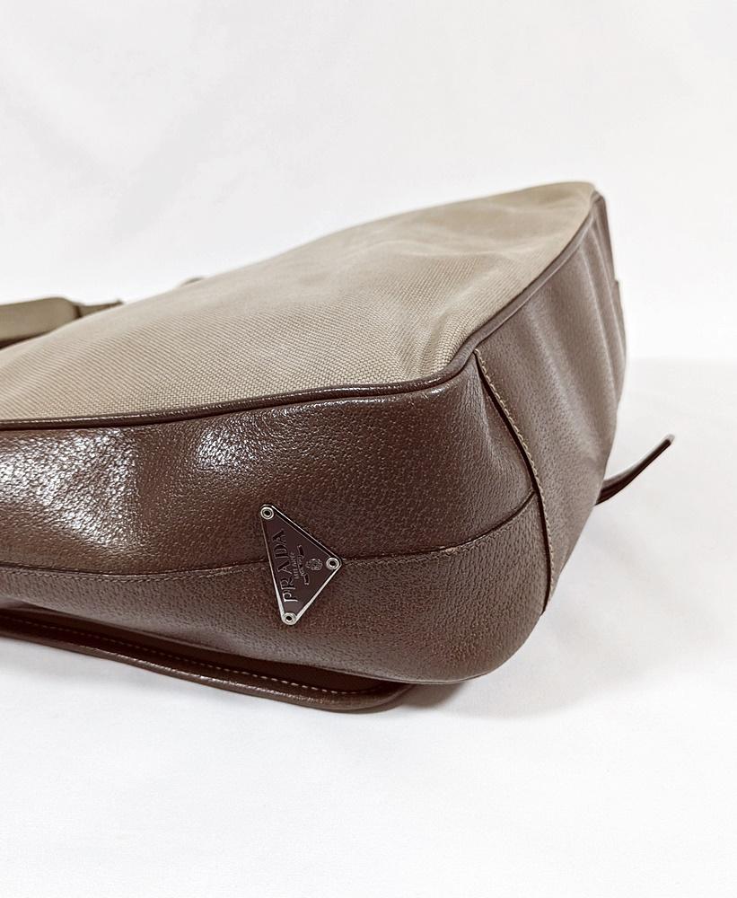 PRADA 三角プレートメッセンジャーバック キャンバス レザー
