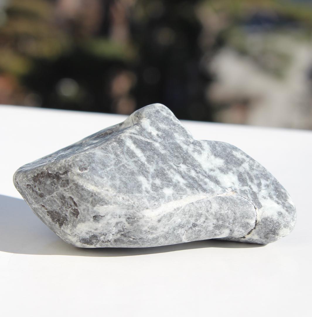 糸魚川翡翠 黒翡翠 218.3g / 糸魚川 翡翠 原石