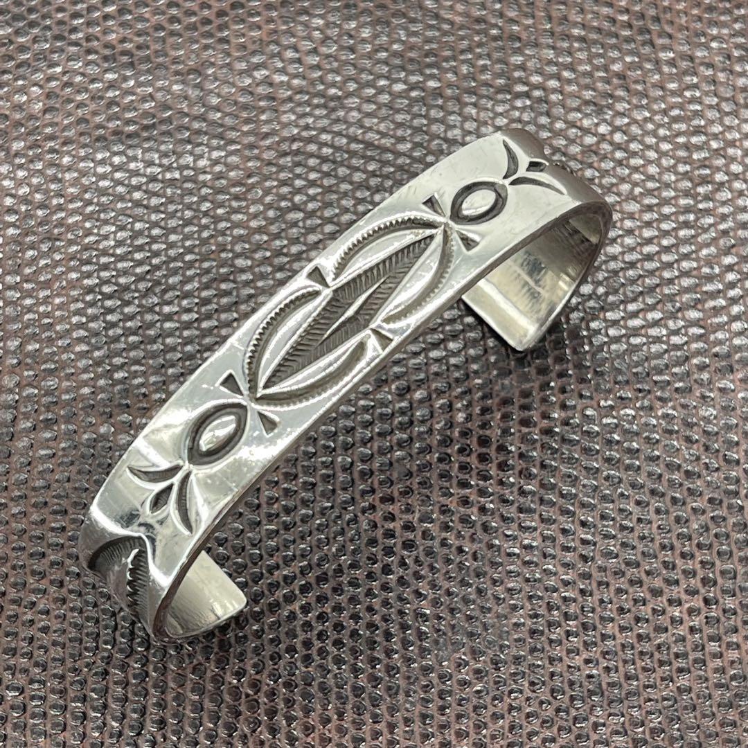 Navajo Jennifer Curtis スタンプワーク ターコイズバングル Navajo Jennifer Curtis スタンプワーク ターコイズバングル