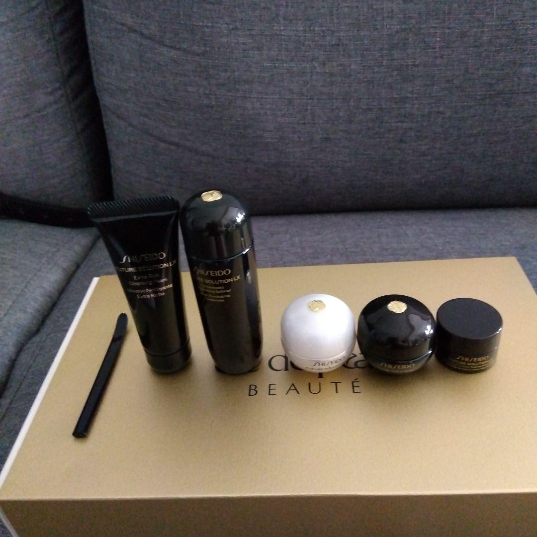 SHISEIDO FUTURE SOLUTION LX トライアルセット 0195106525646_1.jpg?sw=800&sh=