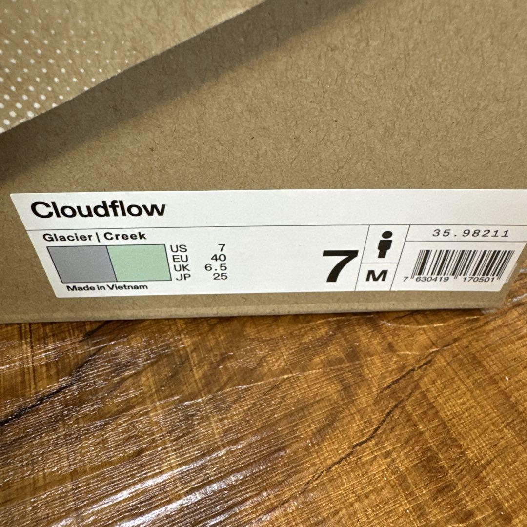 on cloudflow ランニングシューズ